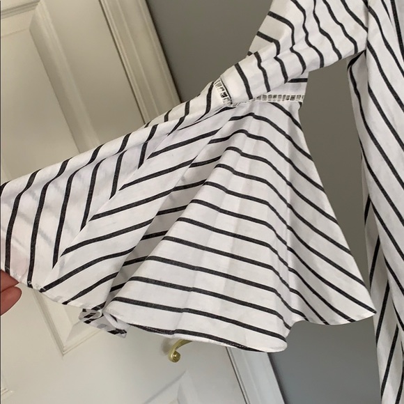 Off The Shoulder Blouse - Picture 2 of 7